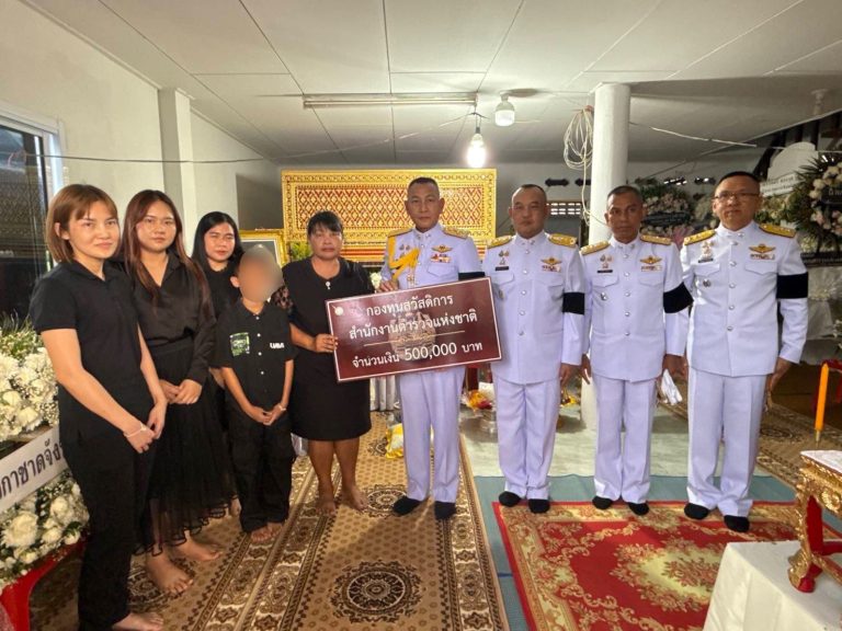 “ผบ.ตร.” แสดงความอาลัย ร.ต.อ.อำมฤต อัปมระภา คนร้ายลอบยิงเผารถยนต์ที่จังหวัดนราธิวาส มอบเงินช่วยเหลือ ให้กำลังใจครอบครัวพร้อมดูแลสวัสดิการเต็มที่