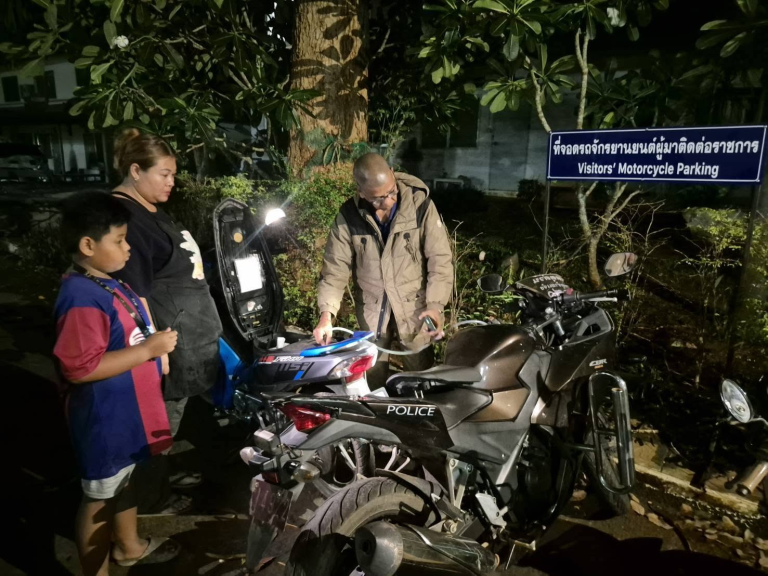 น้ำใจตำรวจไทย ไม่ทิ้งกันในยามค่ำคืน